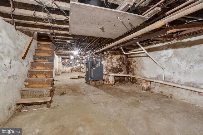 Building Photo - 339 W Girard Ave