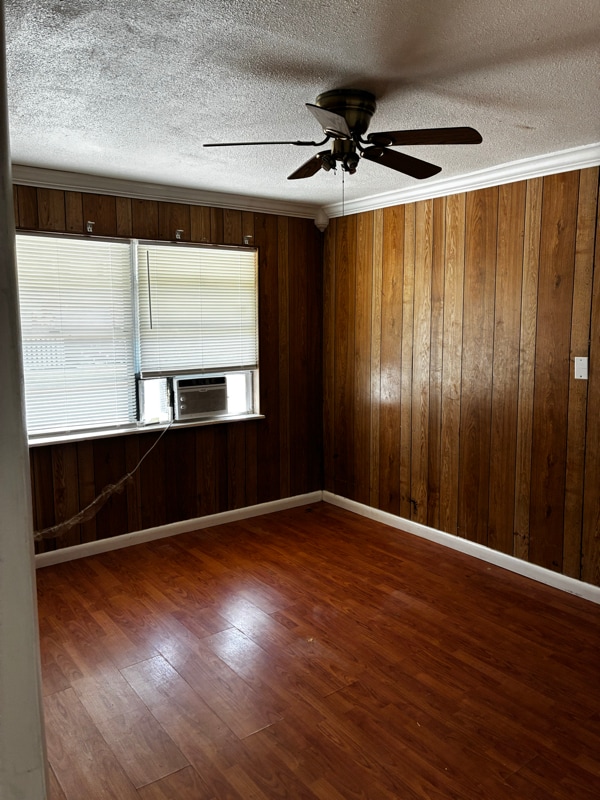 Building Photo - 117 5th St NE