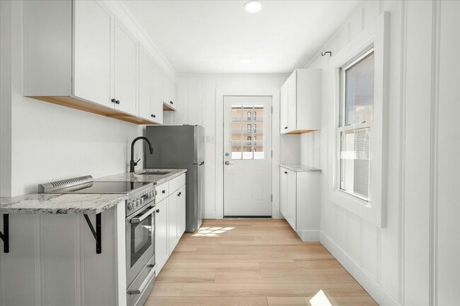 Building Photo - 11 43rd St