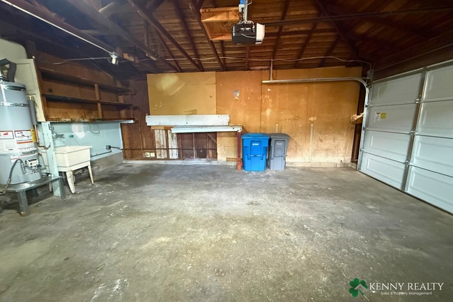 Building Photo - 2490 Fleetwood Dr