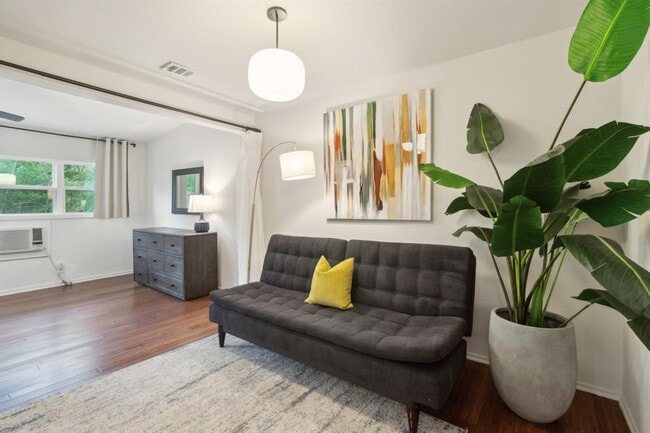 Building Photo - 1501 Rockdale Cir