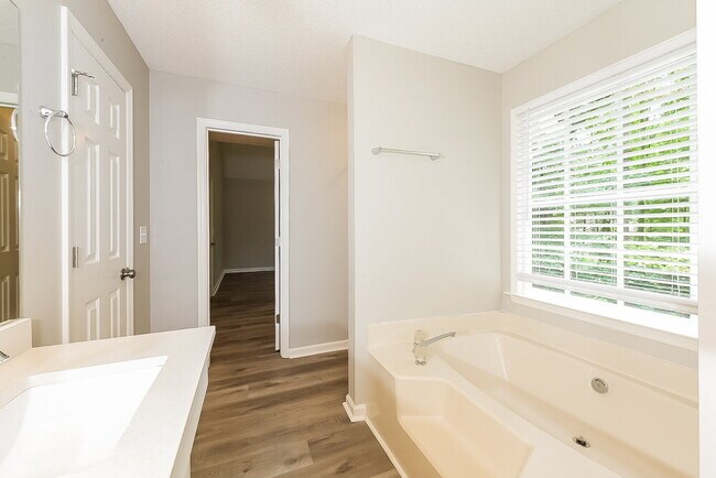 Building Photo - 3091 Ashbury Ln