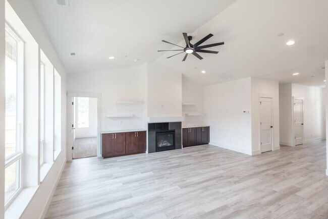 Building Photo - **MOVE-IN SPECIAL** NEW CONSTRUCTION 3BD/2BA HOME IN SILVERTON