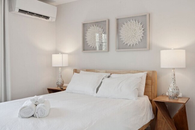 Building Photo - 589 Laconia Rd