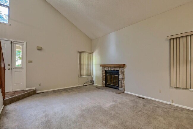 Building Photo - Comfortable 2BR + Loft Home — Close to For...