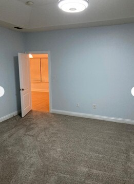 Building Photo - 6958 Summerset Dr