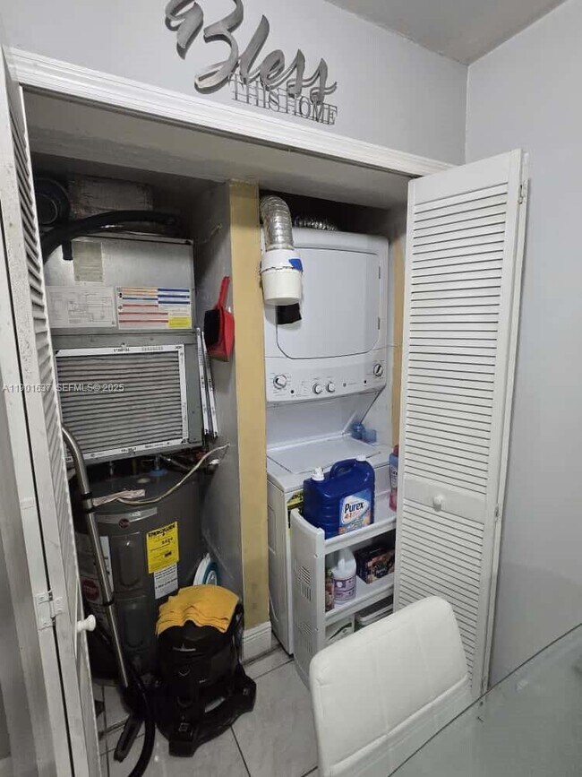 Building Photo - 15620 SW 80th St