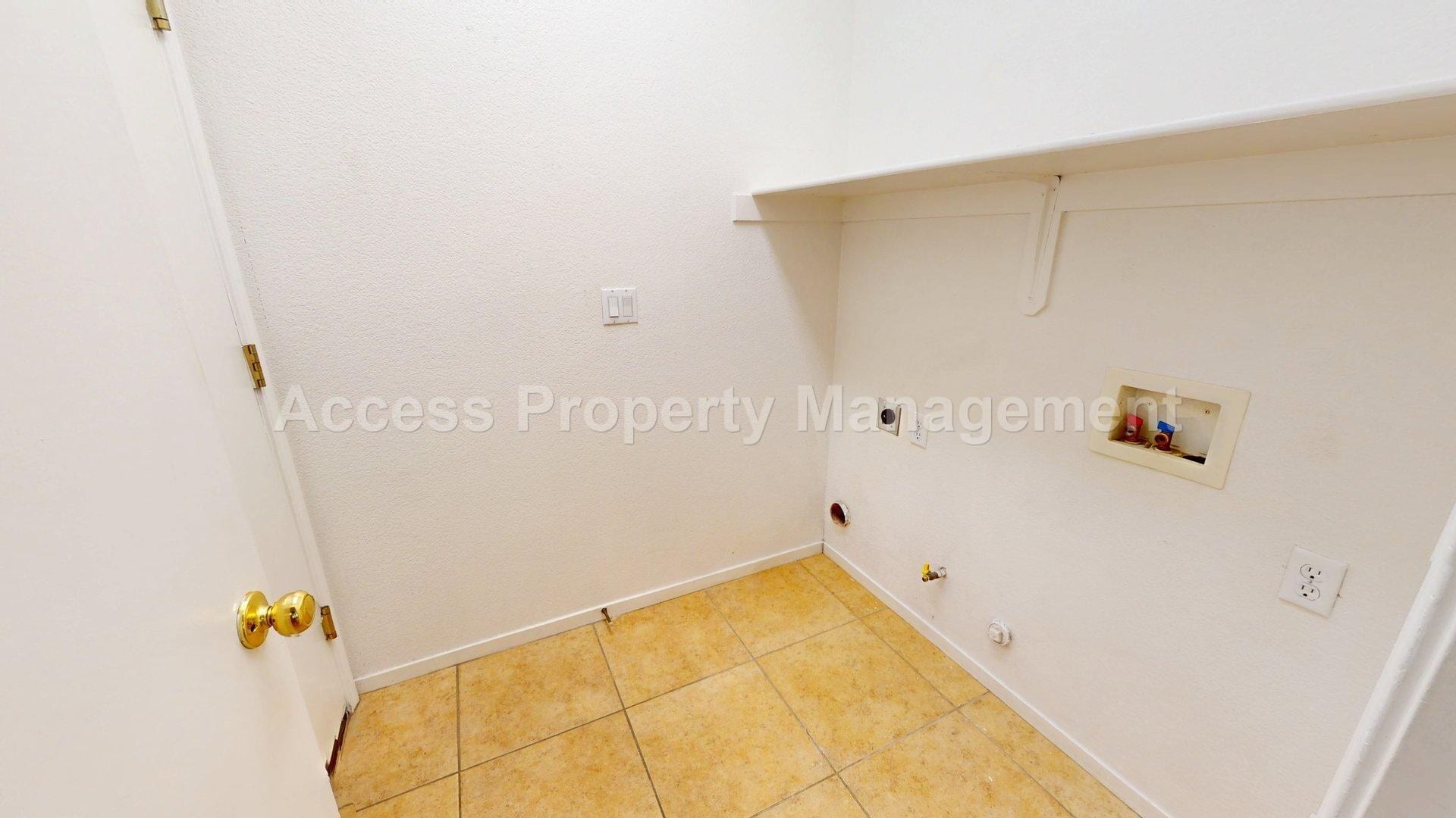 Building Photo - 1245 W Springer Dr