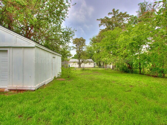 Building Photo - 1800 Hampton Rd