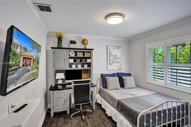 Building Photo - 1479 Sunset Way