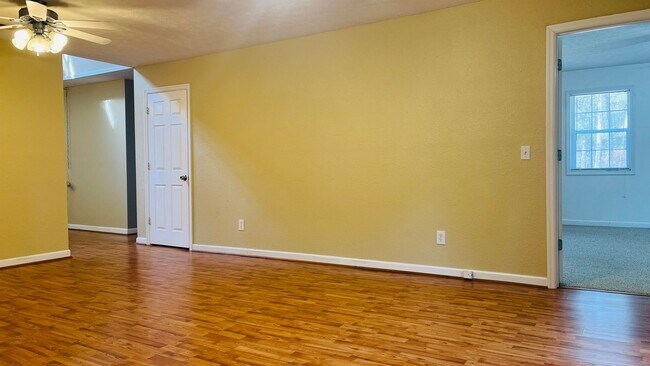 Building Photo - Charming Cottage Style 4 bedroom, 2 bathroom home in Lagrange! Must See!