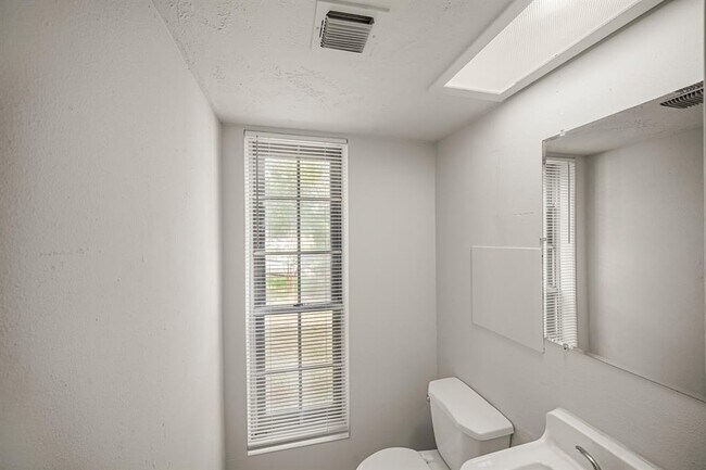 Building Photo - 11017 Lera St