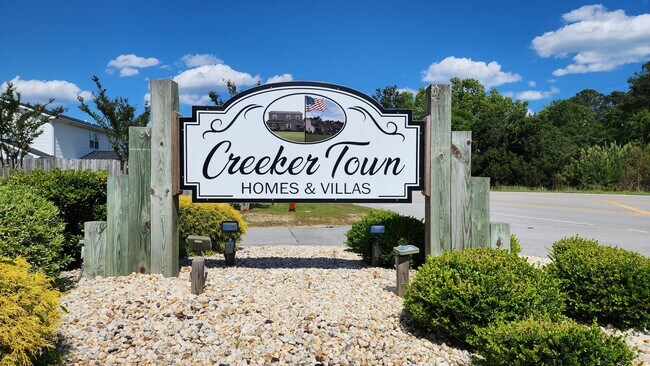 Building Photo - Beautiful 3 bed 2 1/2 bath townhome in a g...