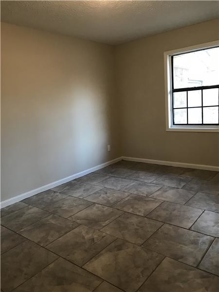 Building Photo - 150 Forest Pl