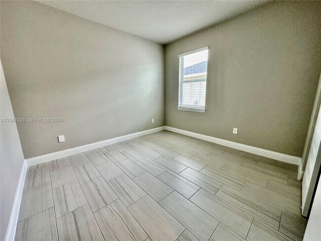 Building Photo - 9035 Dahlia Cir