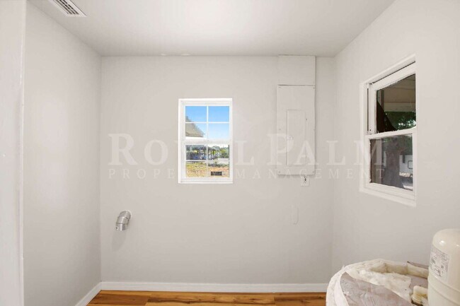 Building Photo - 2/1 Retreat in North Fort Myers: Apartment Life Called. We Didn't Answer.