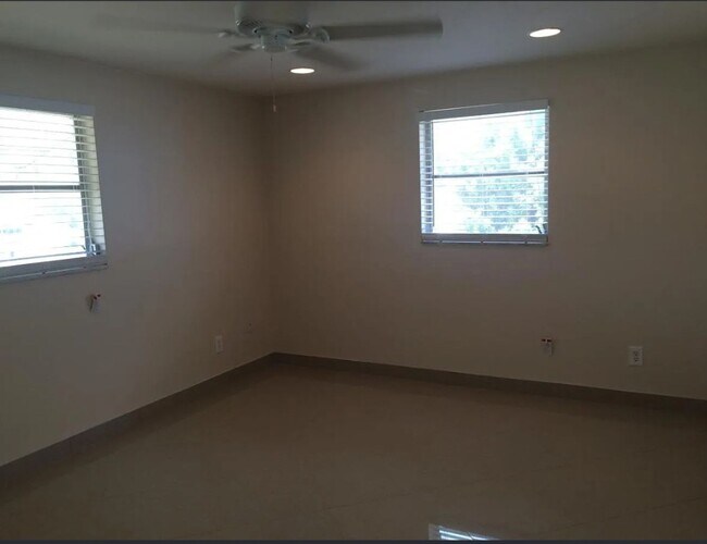 Building Photo - 3312 Clydesdale Dr