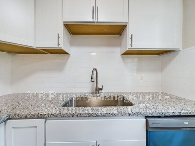 Building Photo - 4535 Lister Ave