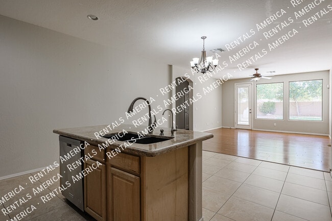 Building Photo - *$500 off the 1st full month's rent with a...