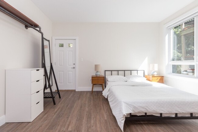 Building Photo - 133 Marcella St