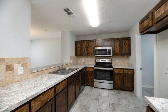 Building Photo - Creekside Townhomes