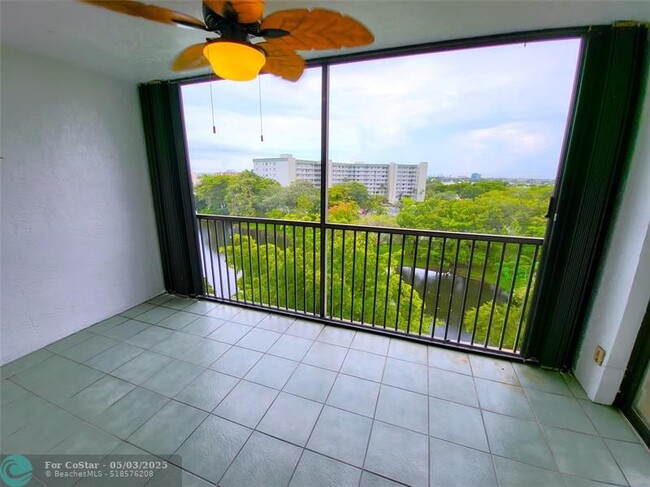 Building Photo - 2240 N Cypress Bend Dr