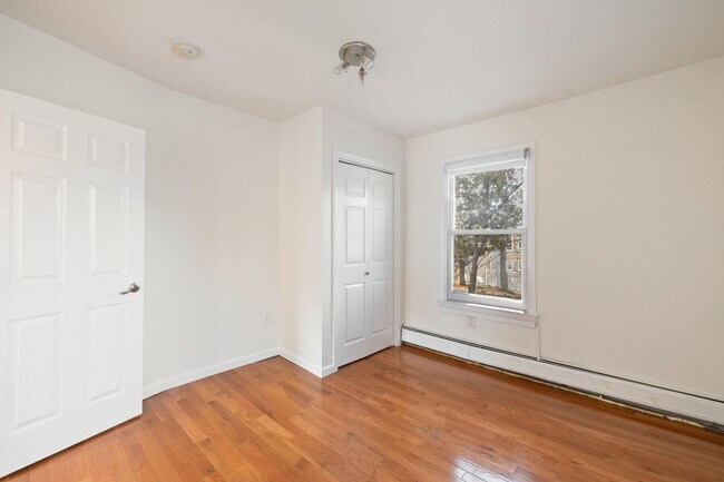 Building Photo - 330 2nd St