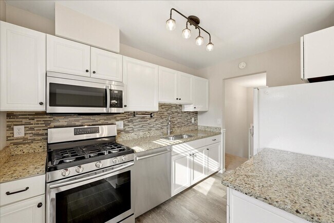 Building Photo - 5481 Saddler Ln