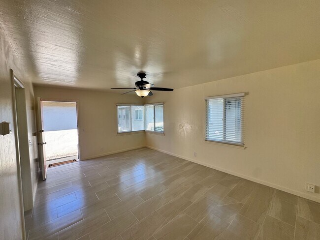 Building Photo - 1056 Pajaro St