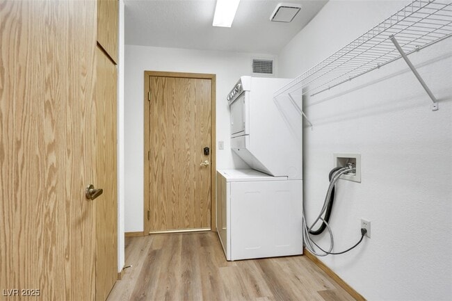 Building Photo - 5240 Las Cruces Dr