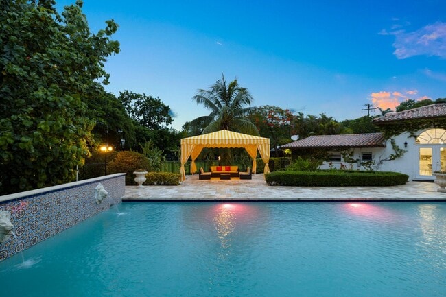 Building Photo - 12300 Old Cutler Rd