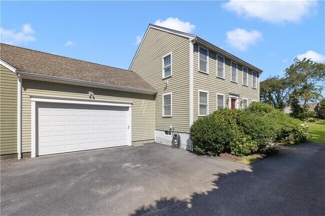 Building Photo - 20 Vanderbilt Ln