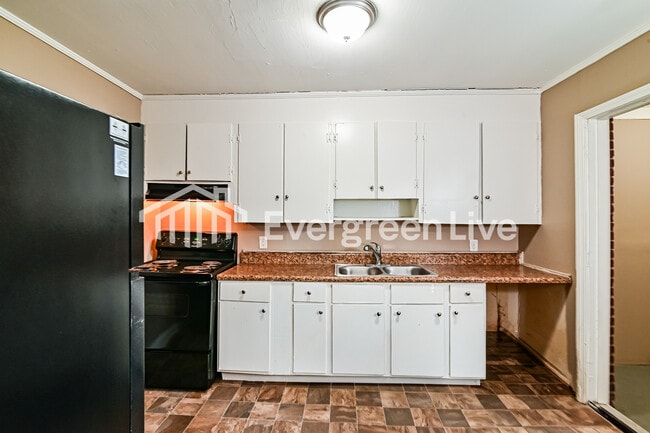 Building Photo - 6207 Moses St