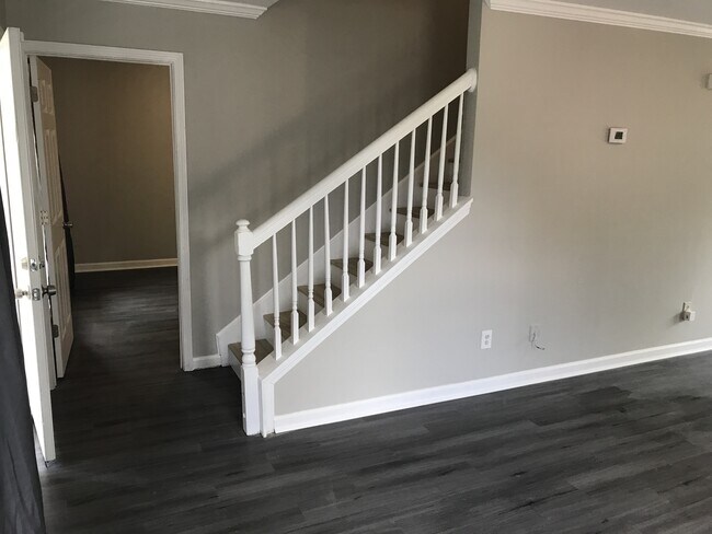 Building Photo - 1085 Garibaldi St SW