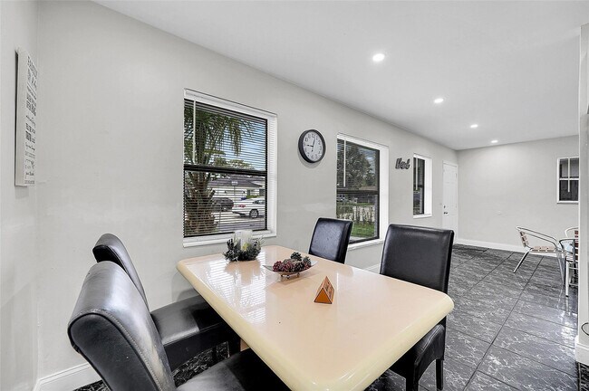 Building Photo - 2784 NW 9th St