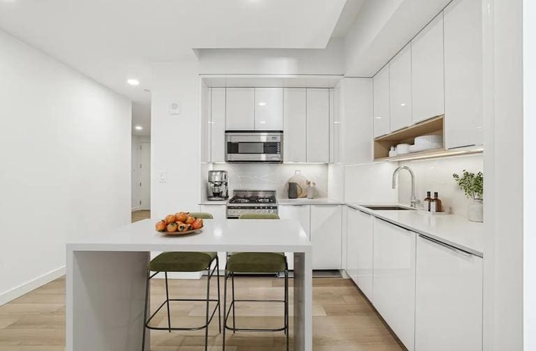 Building Photo - 40 Broad St