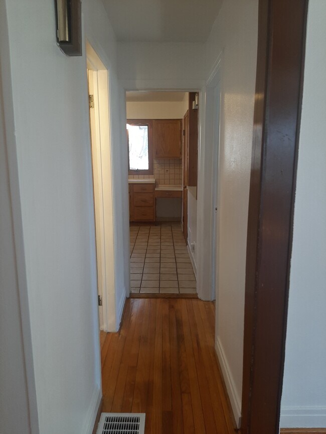 Hallway to kitchen - 517-1 Stafford Ave