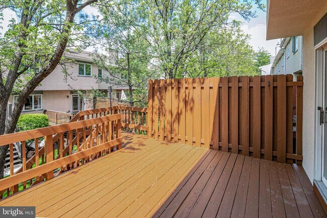 Building Photo - 7 Exeter Ct