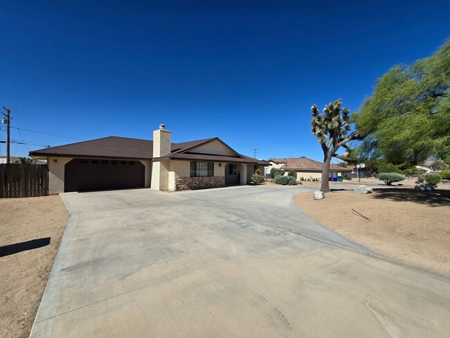 Building Photo - 57980 Hidden Gold Dr