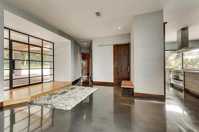 Building Photo - 8542 Meadowbrook Dr