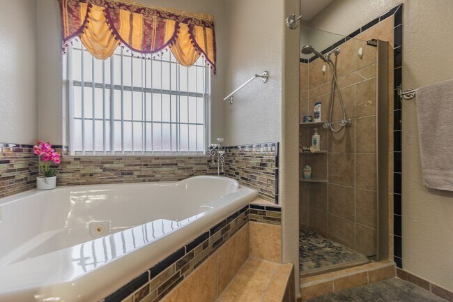 Building Photo - 3 bed 2 bath beautiful home!