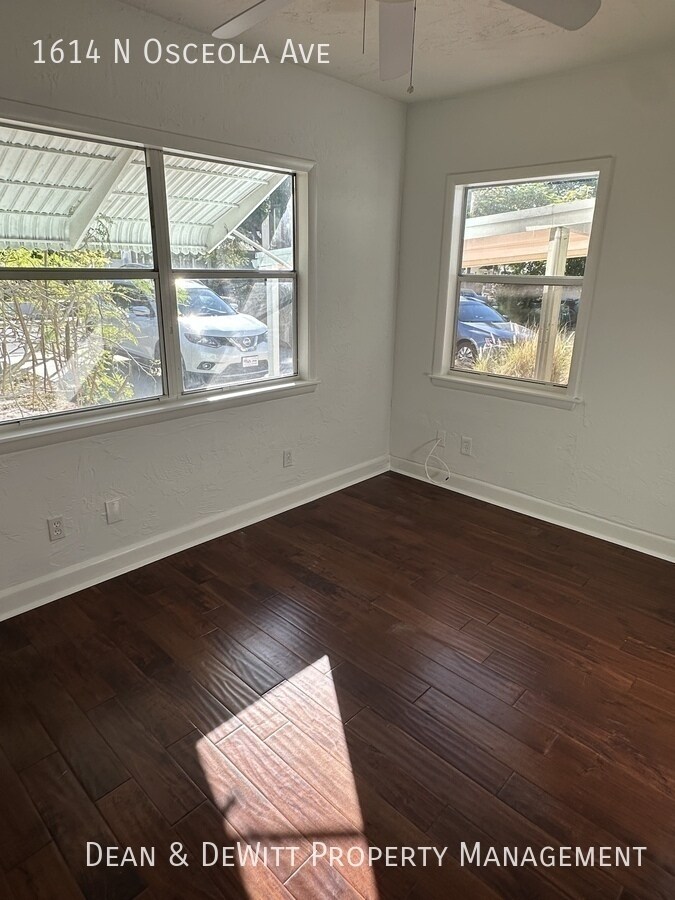 Building Photo - 4 Bed/2 Bath