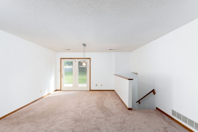 Building Photo - Fantastic Location! Close to MKT & Twin Lakes! 3BR/2.5BA/2000sqft., 2-Car Garage, Large Fenced Ya...