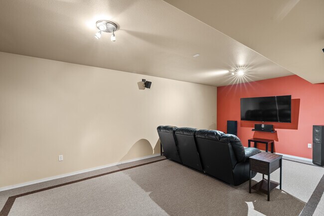 Building Photo - 231 E Linda Vista Ct