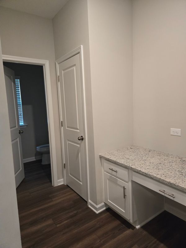 Building Photo - 256 Commons Ave