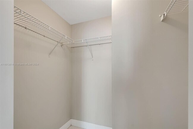 Building Photo - 1871 NW S River Dr