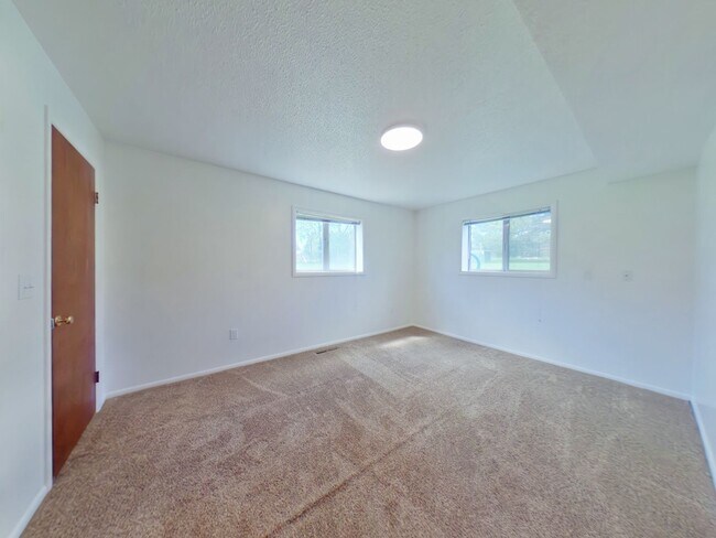 Building Photo - Spacious and charming! Conveniently located 2 bedroom, 1 bathroom