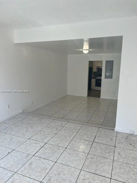 Building Photo - 15153 NE 6th Ave