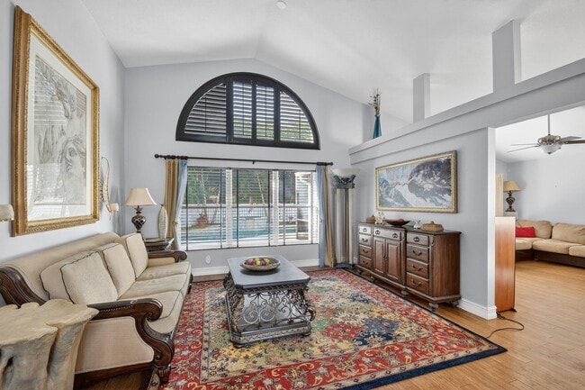 Building Photo - 2725 Pointe Cir