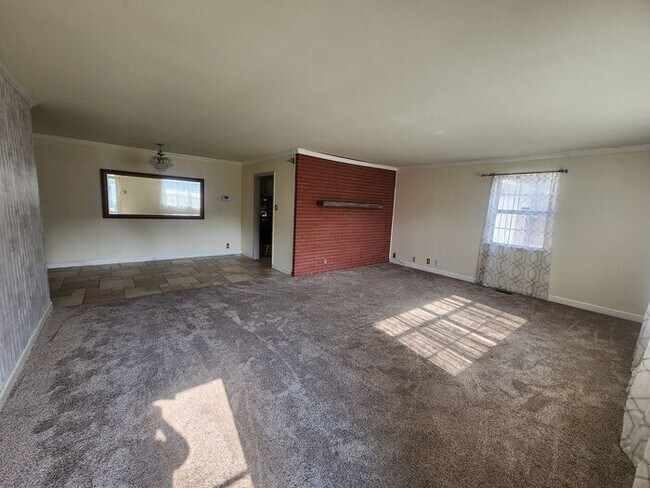 Building Photo - 3 Bedroom 2 Bath Condo Near Honey Creek Co...